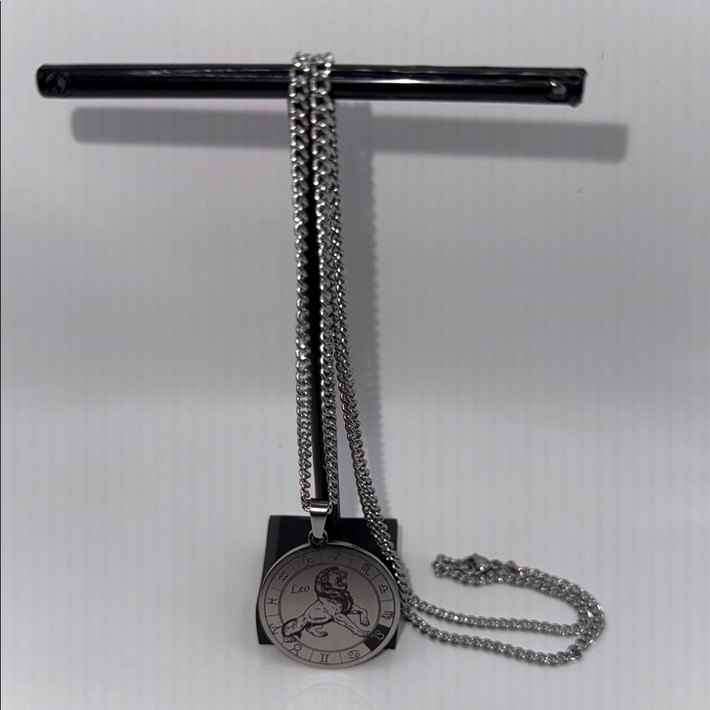 Silvertone Chain Necklace with Round  Lee zodiac Pendant